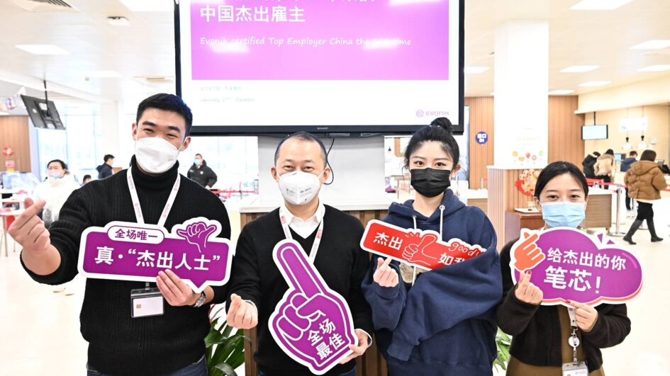 Kristen, ceremony in the cafeteria to celebrate Top Employer China Award 2023